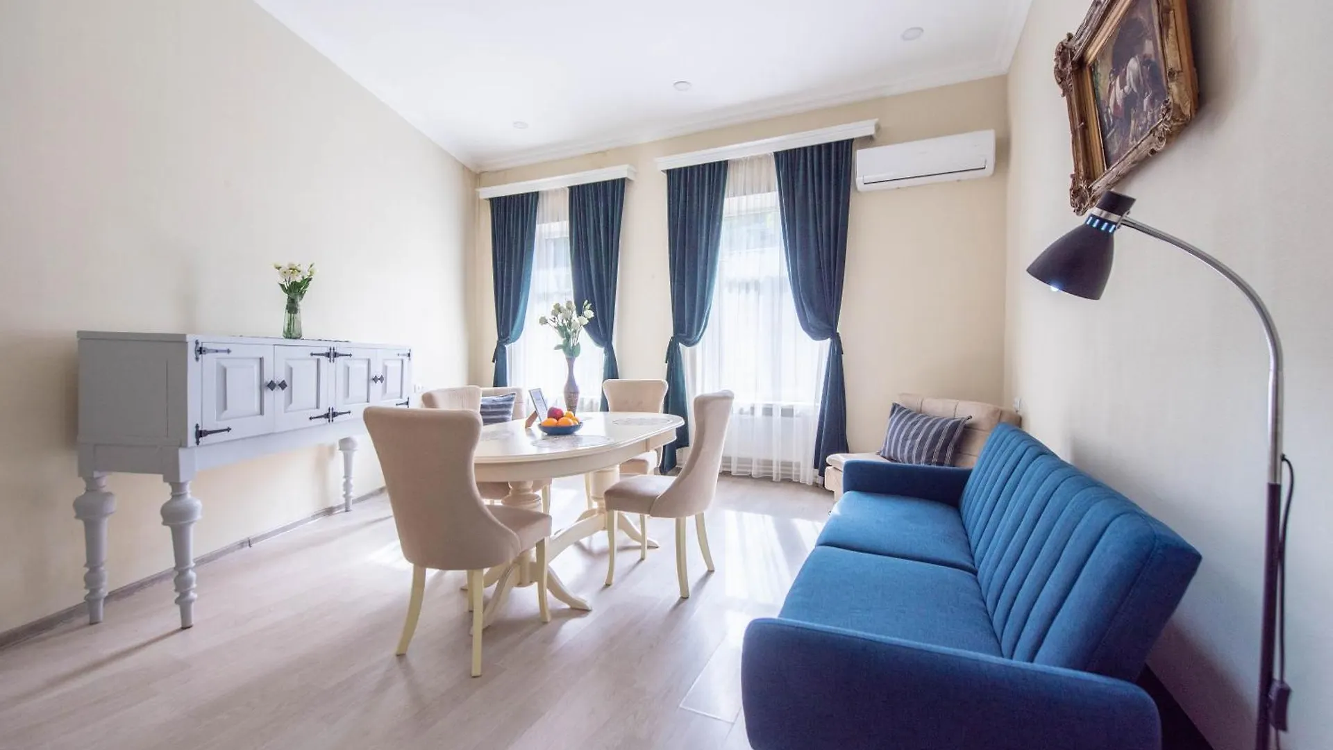 Old Town-Booking Apartment location